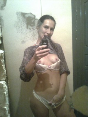 Erika escorts in Hickory Hills, IL