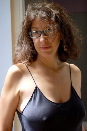 Emiliene sauna libertin à Roussillon, 38